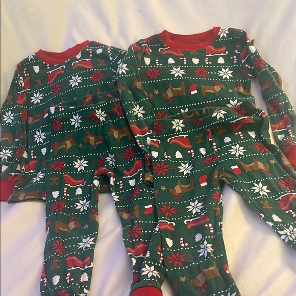 ⭐️Carter's Green and Red Holiday Pajama Set - Picture 6 of 6